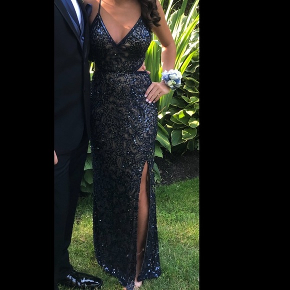 PROM DRESS - Picture 3 of 4